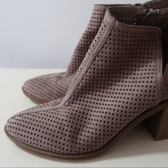 DOLCE VITA Tan Suede Eyelet Booties - Picture 4 of 7
